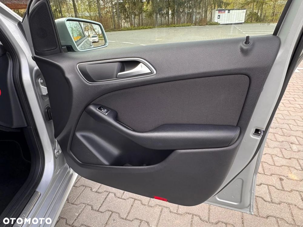 Mercedes-Benz Klasa B 180 (BlueEFFICIENCY) - 34