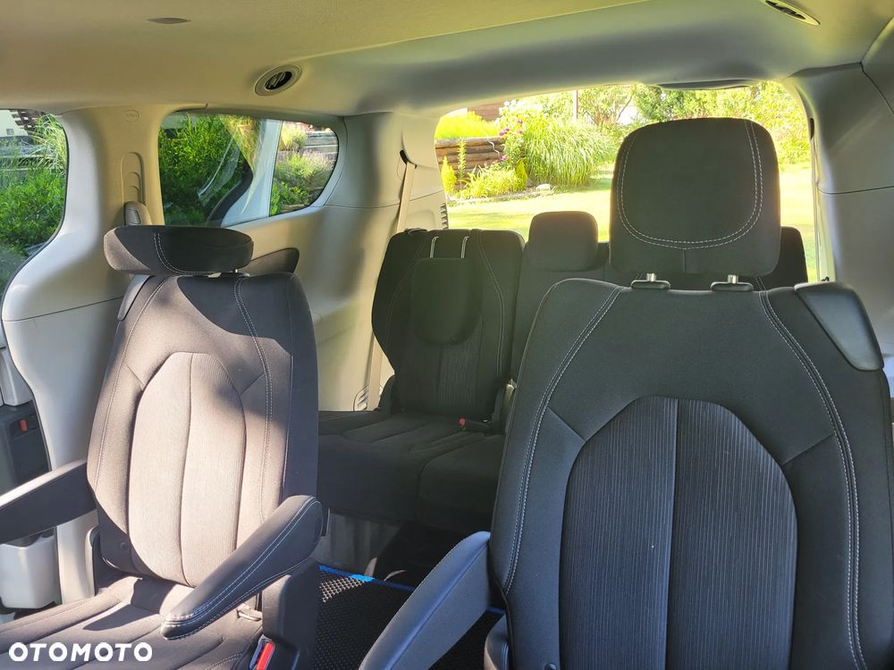 Chrysler Pacifica - 10