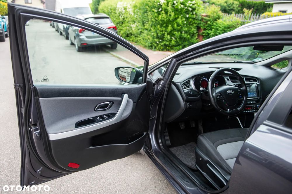Kia Ceed 1.6 GDI ISG Vision - 17