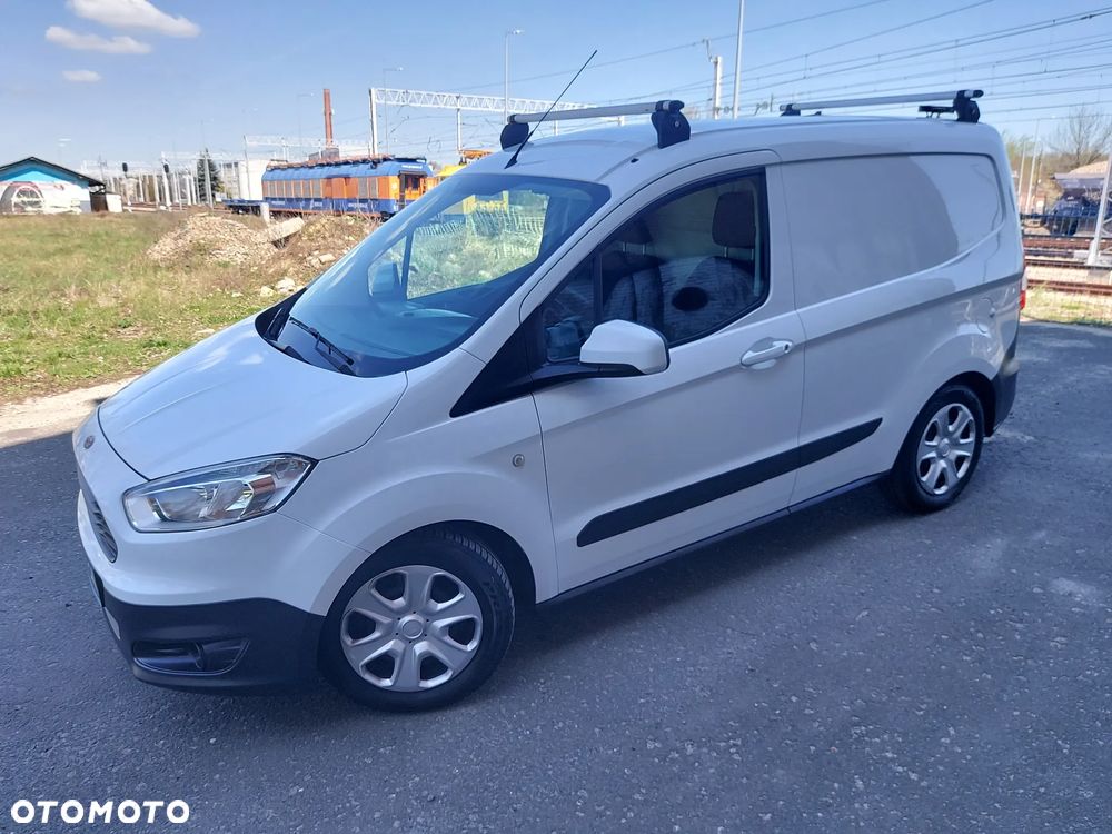 Ford COURIER - 9