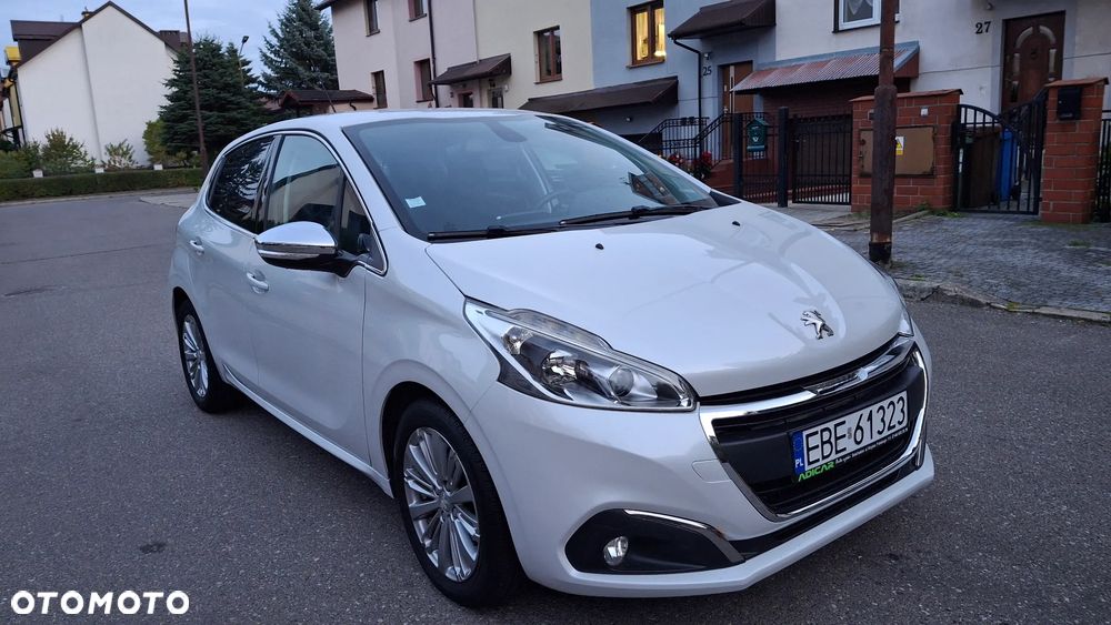 Peugeot 208 1.2 PureTech GPF Allure S&S EAT6 - 17