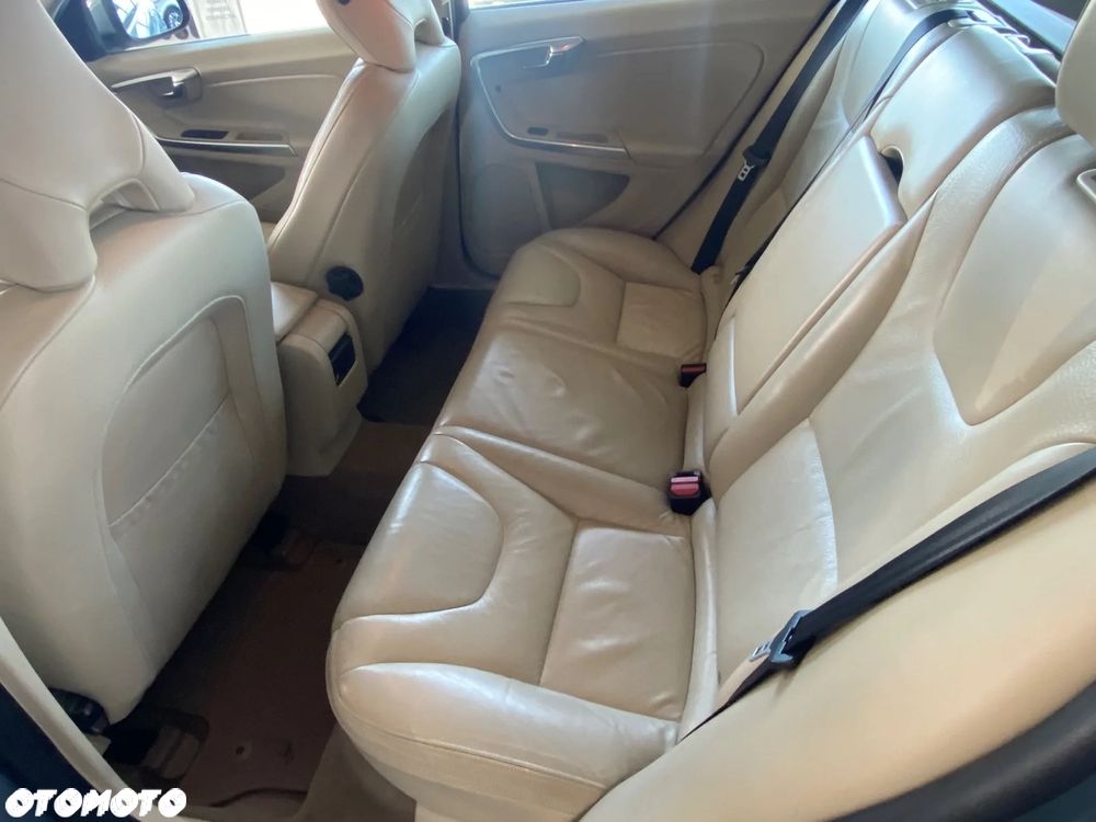 Volvo V60 D2 Momentum - 9