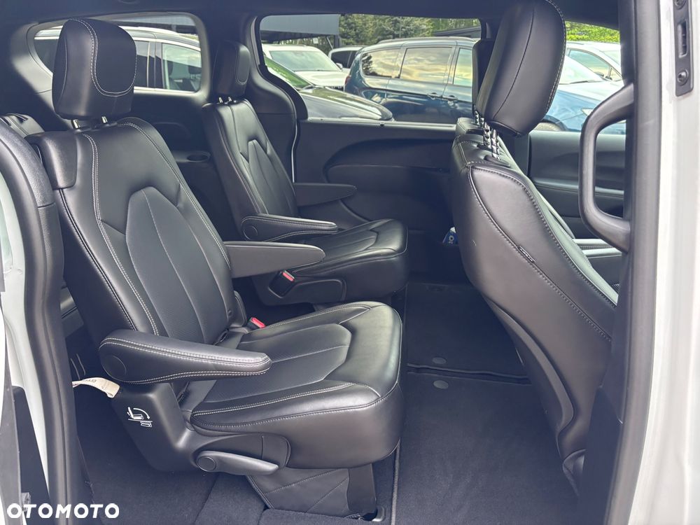 Chrysler Pacifica - 27