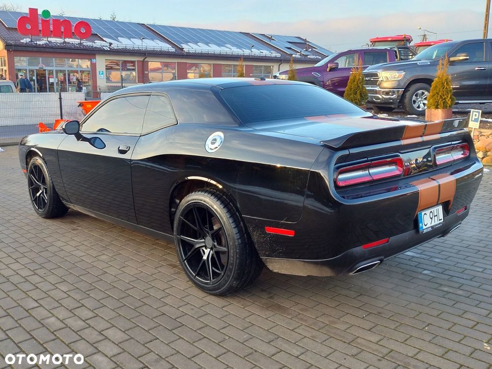 Dodge Challenger - 4