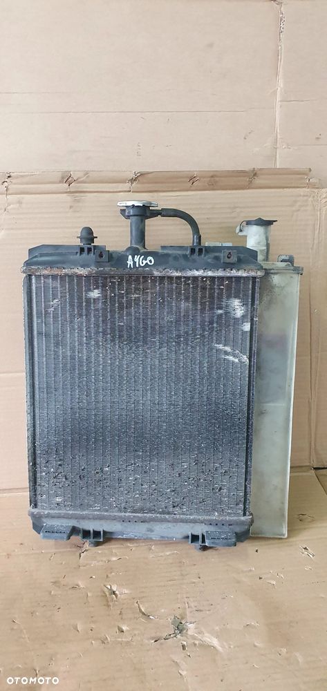 Pas przedni chłodnica wentylator Toyota Aygo I 1.0 - 1