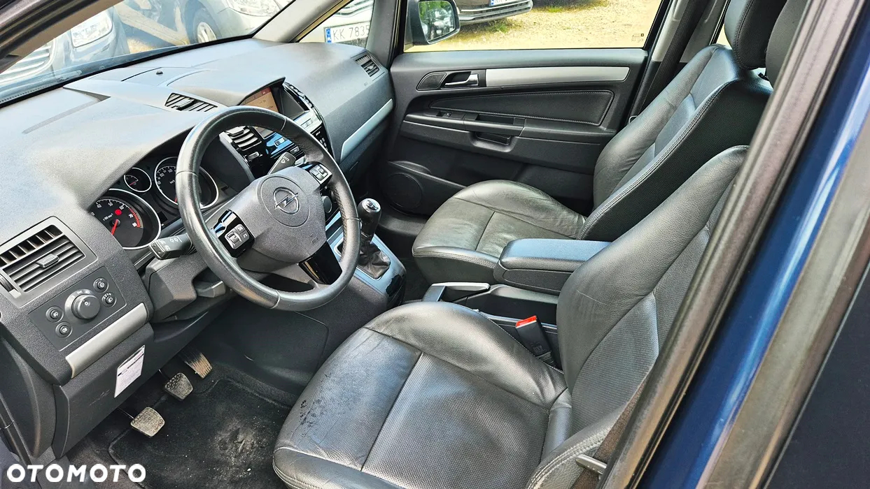 Opel Zafira 1.8 Cosmo - 32