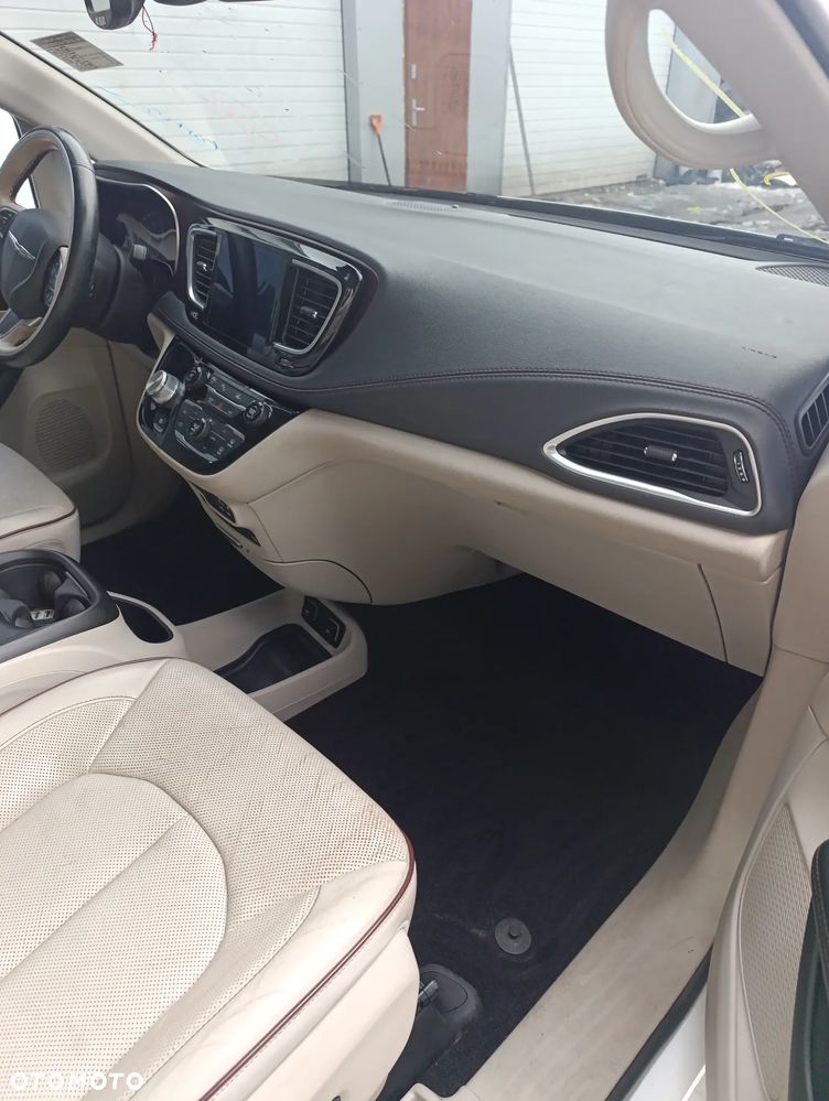 Chrysler Pacifica - 29