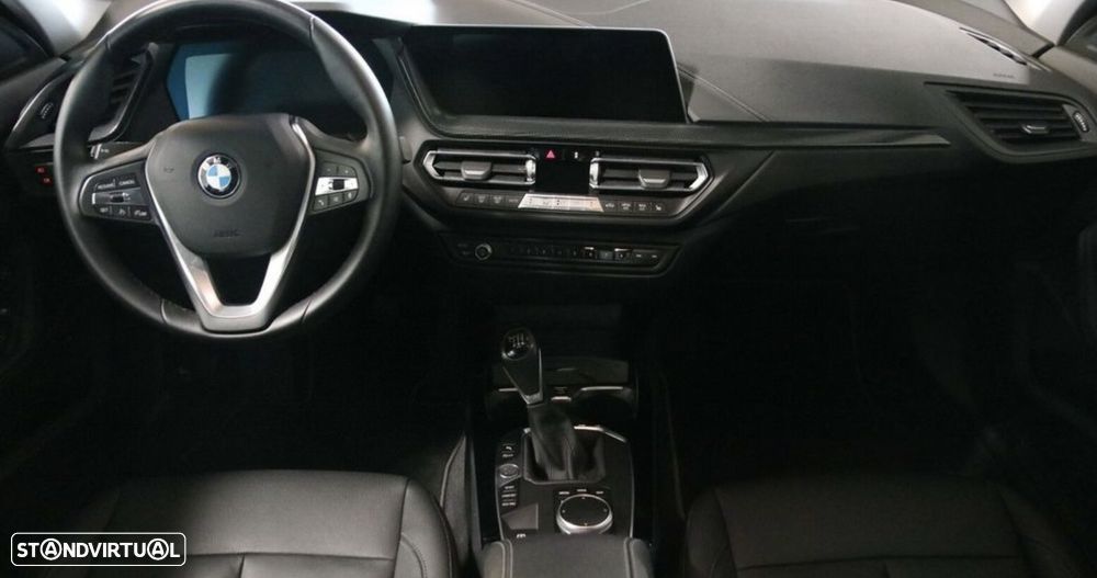 BMW 116 d Line Sport — fotografia 15