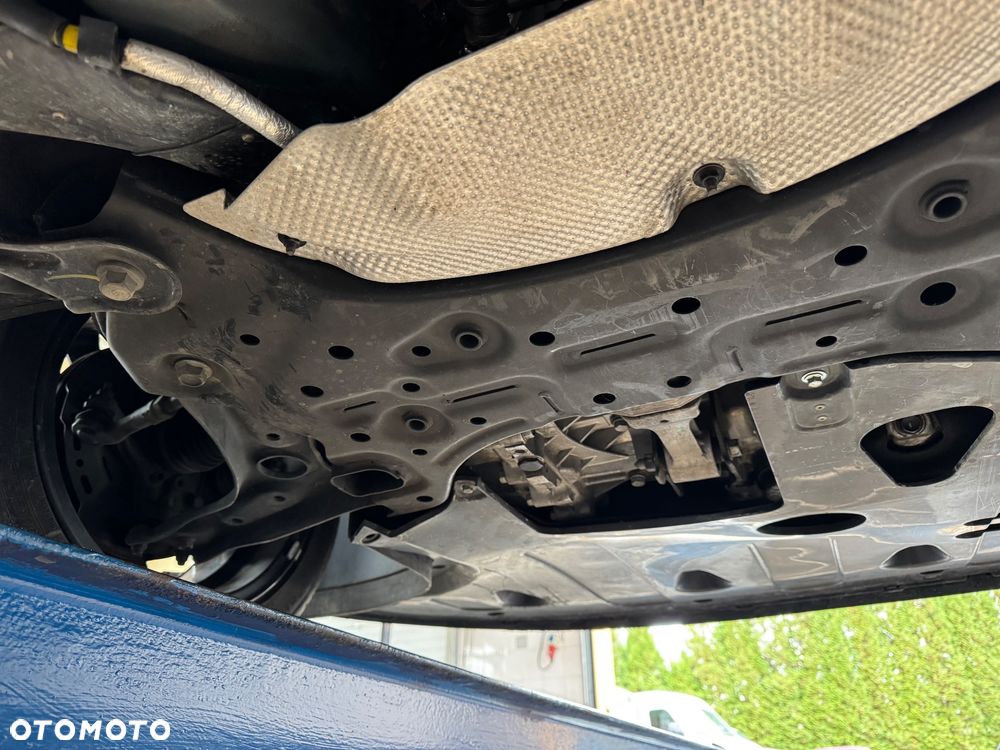 Hyundai i30 Fastback 1.6 CRDI Premium DCT - 32