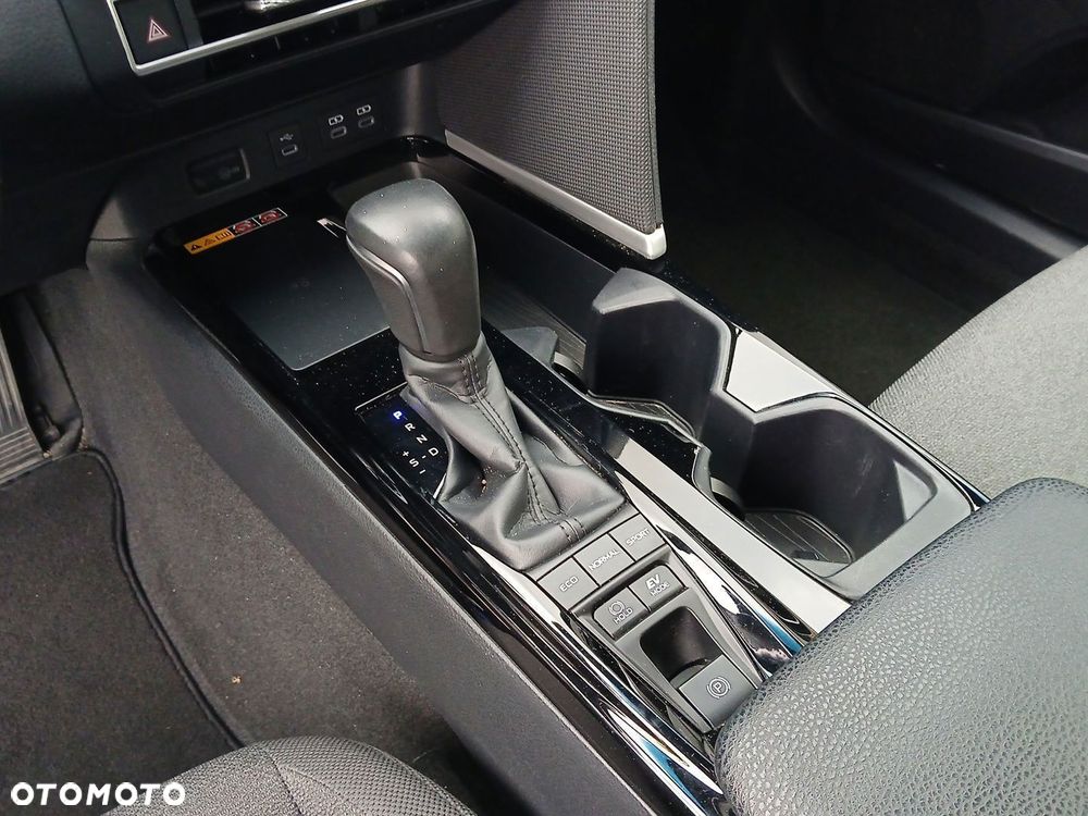 Toyota Camry - 35