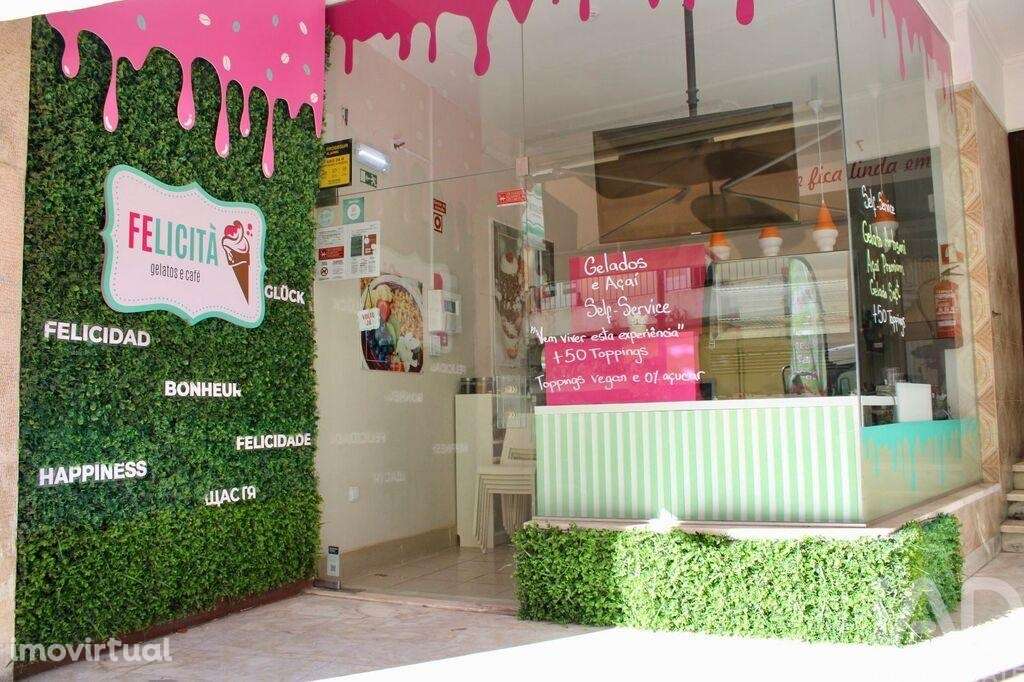 Prédio em Carcavelos e Parede - Grande imagem: 2/15