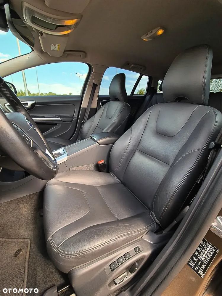 Volvo V60 Cross Country T5 AWD Momentum - 2