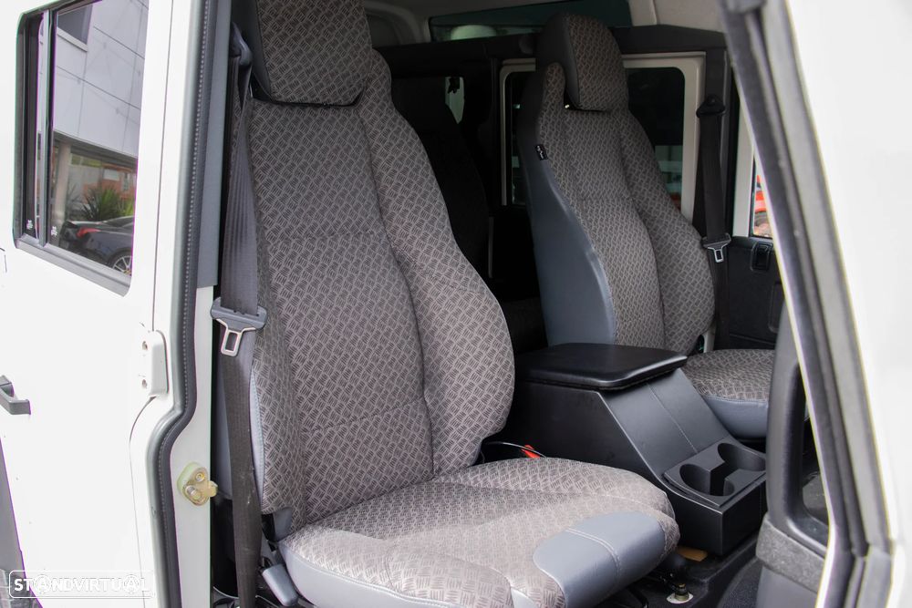 Land Rover Defender 110 2.5 Td5 E - 37