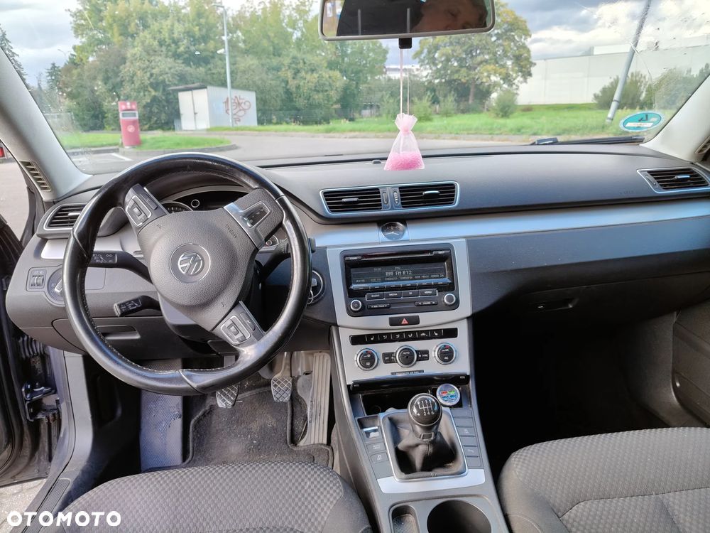 Volkswagen Passat 1.6 TDI BlueMotion - 11