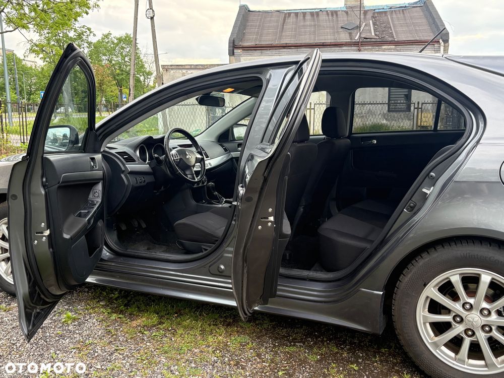 Mitsubishi Lancer 1.6 Invite - 6