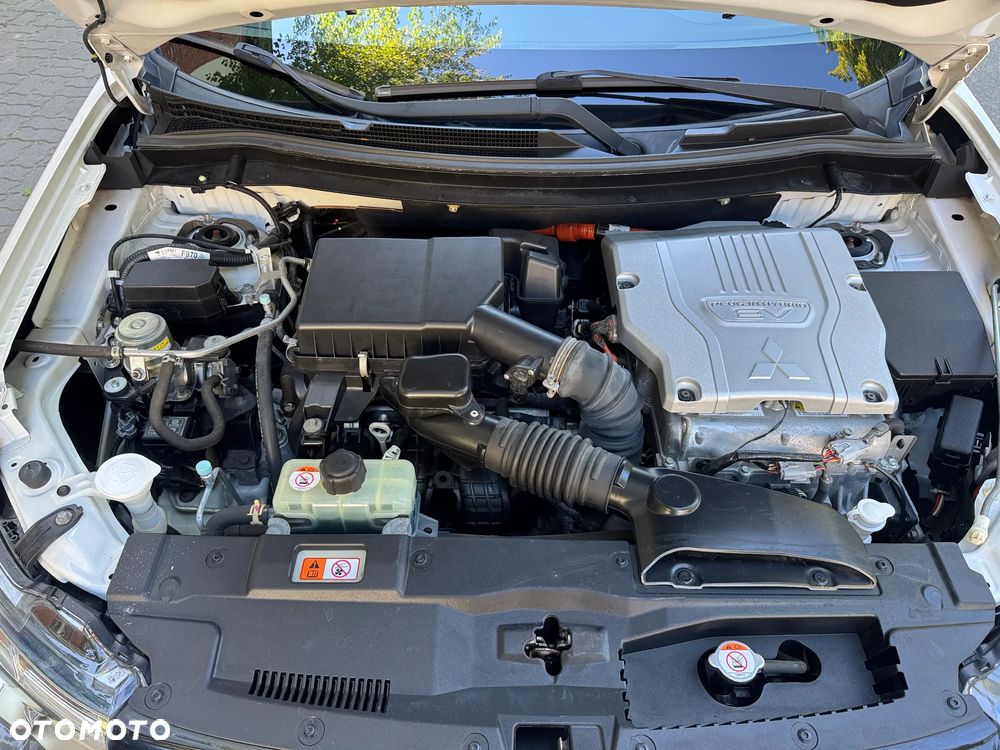 Mitsubishi Outlander PHEV Instyle NAVI + - 34