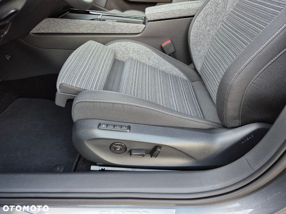 Skoda Superb 2.0 TDI SCR 4x4 Edition 130 DSG - 17