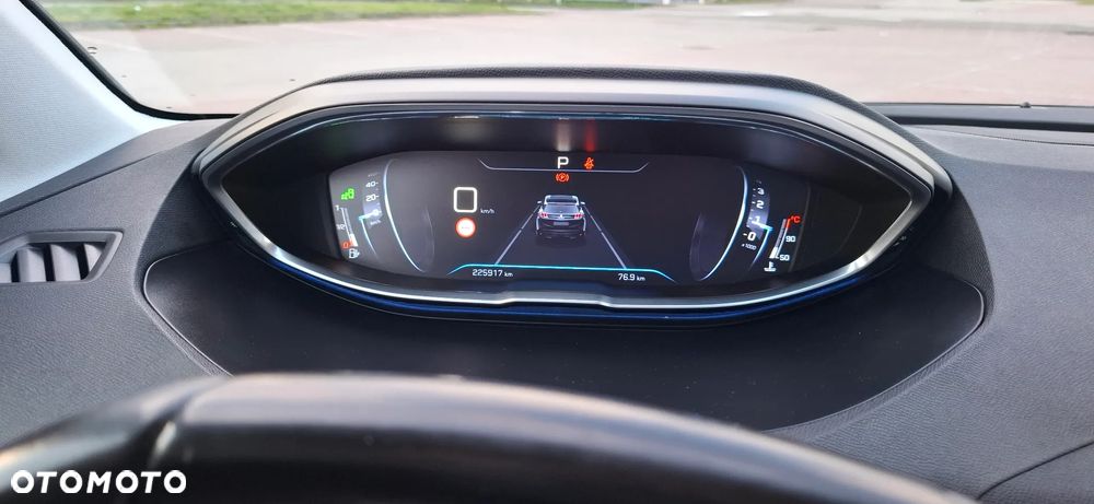 Peugeot 3008 1.6 BlueHDi Allure S&S EAT6 - 23