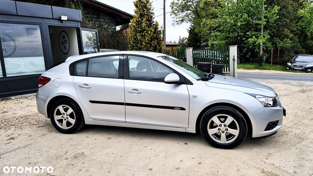 Chevrolet Cruze 1.6 - 9