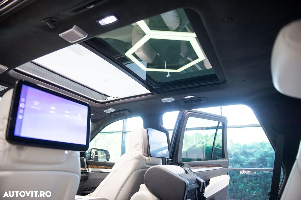 Cadillac Escalade - 32