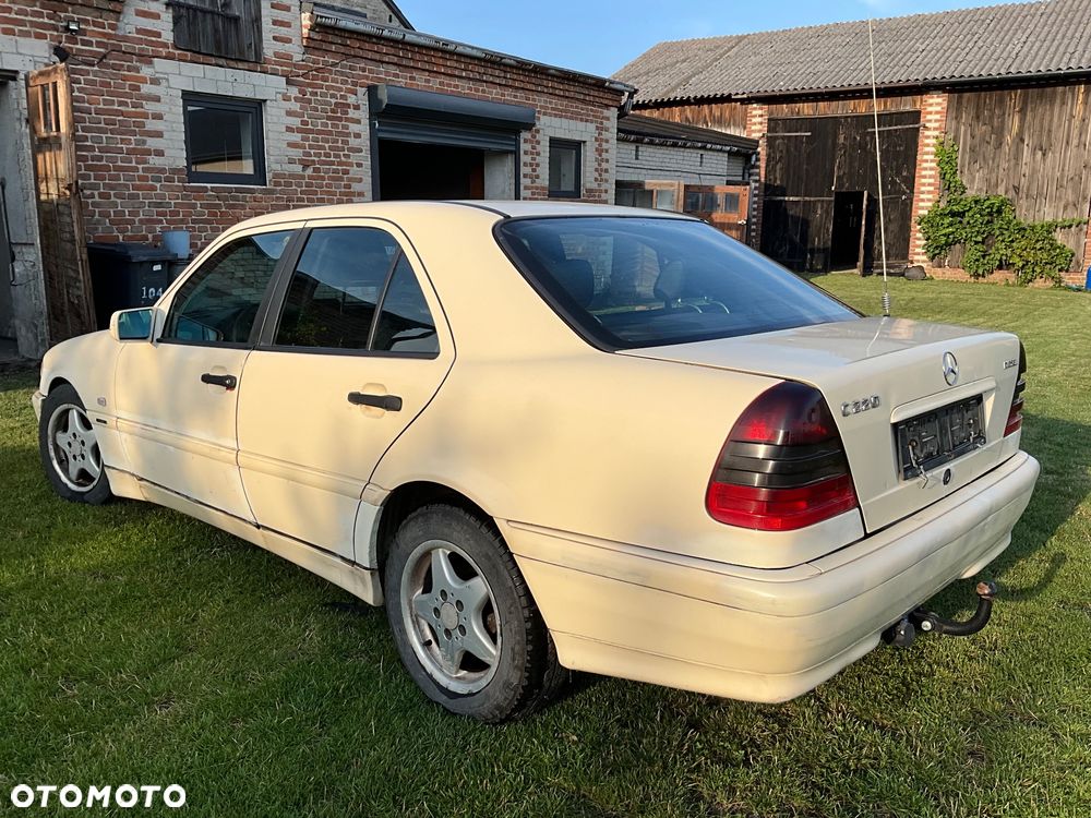 Mercedes-Benz Klasa C 220 T D Classic - 4