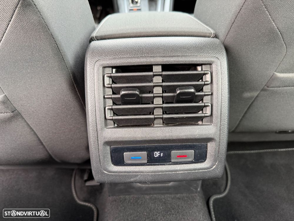 VW Golf 1.5 eTSI Life DSG - 37