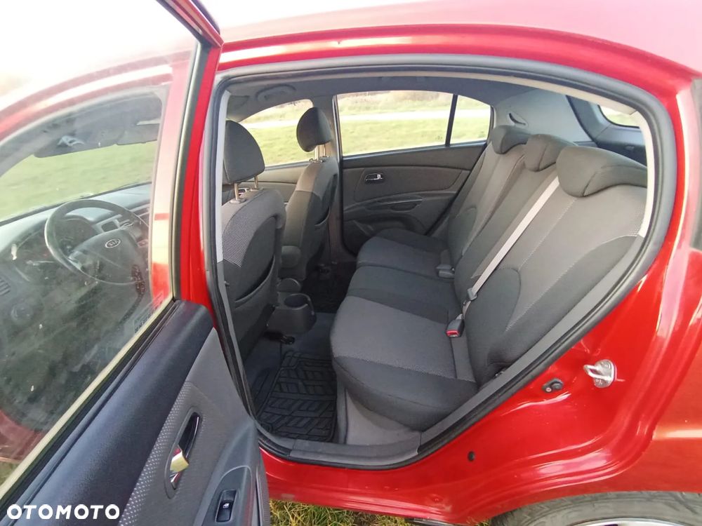 Kia Rio - 4