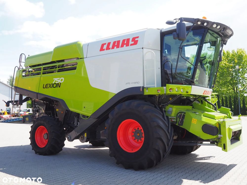 Claas Lexion 750 + V770 - 5