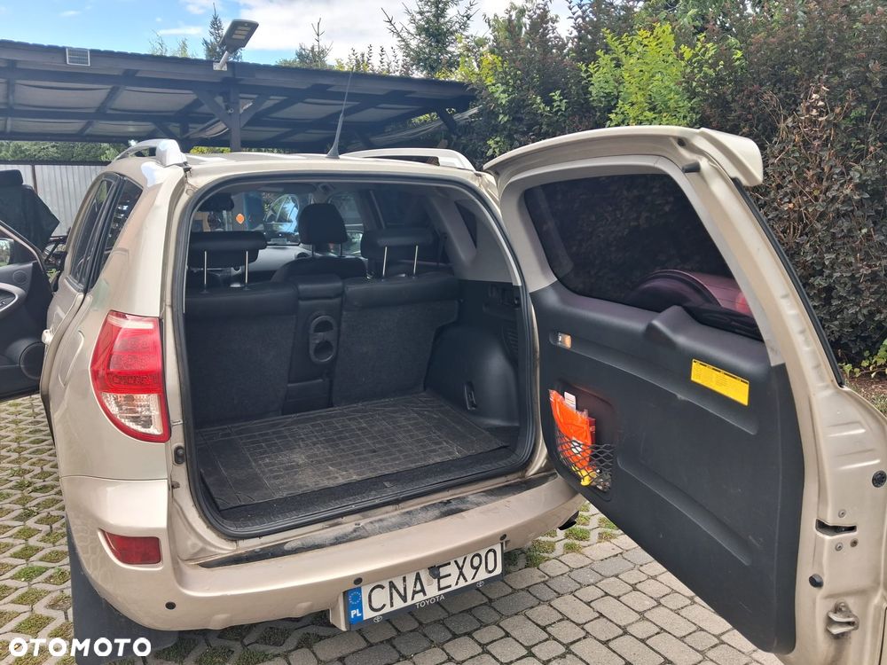 Toyota RAV4 2.2 D-4D Sol - 10