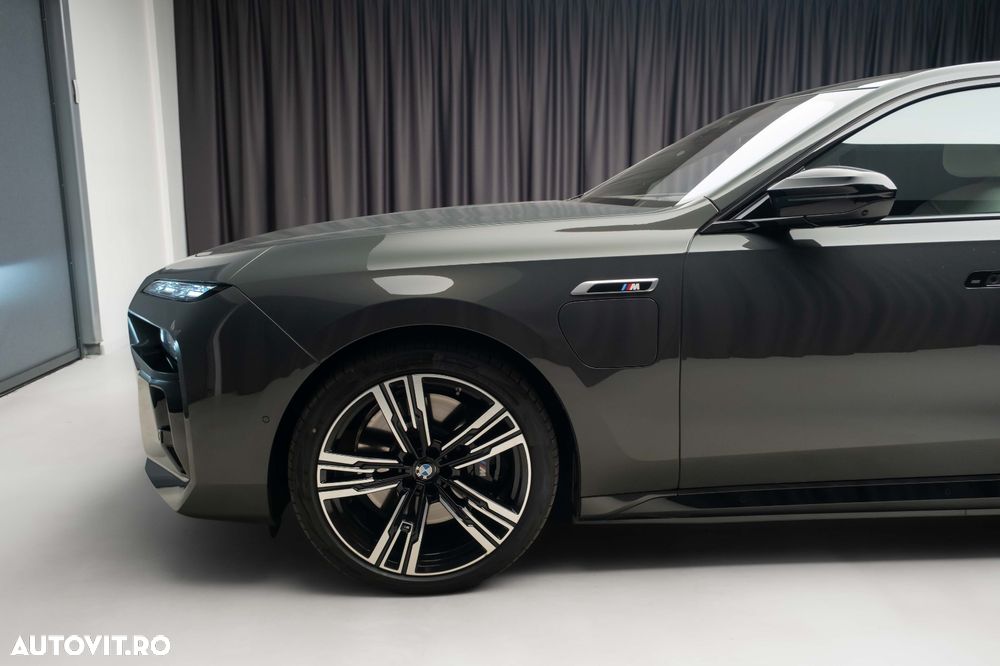 BMW M7 M760e xDrive AT PHEV - 4