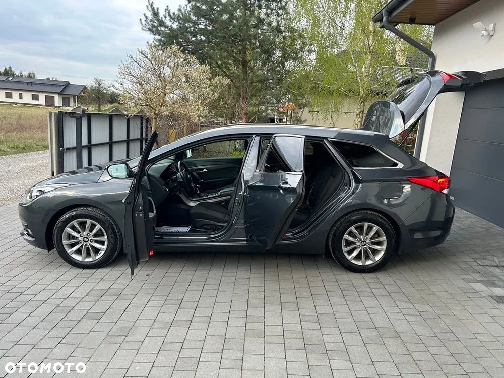 Hyundai i40 Kombi blue 1.6 Family+ - 15