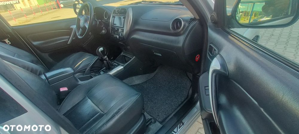 Toyota RAV4 2.0 D-4D 4x4 - 15