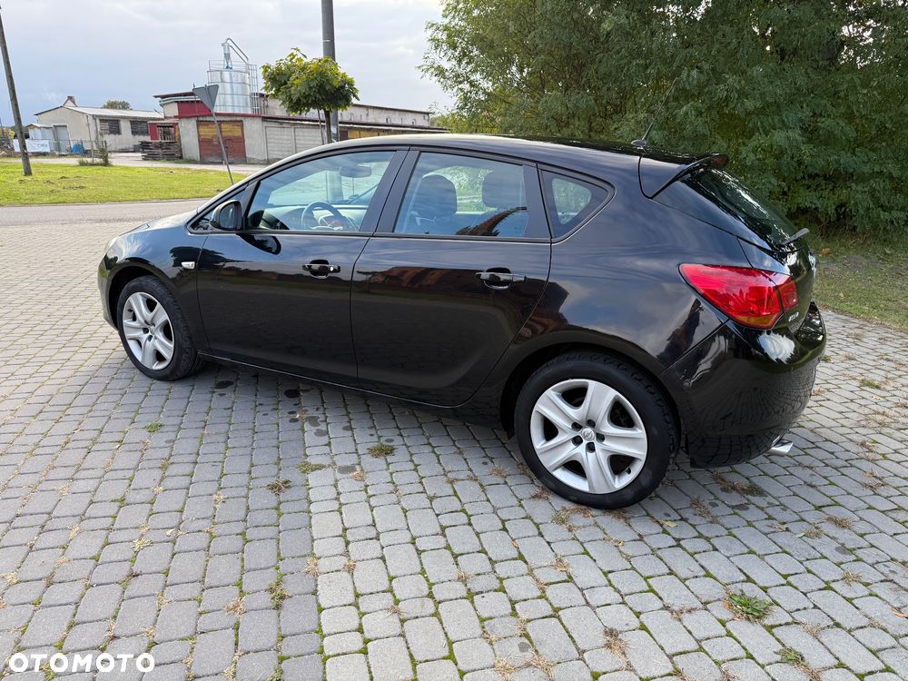 Opel Astra IV 1.4 T Cosmo - 3