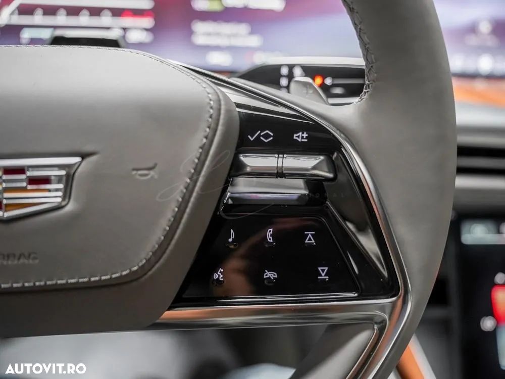 Cadillac Escalade - 20