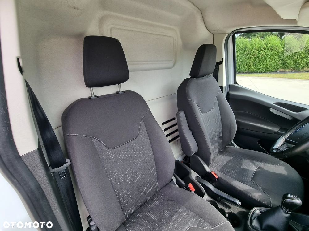 Ford Transit Courier - 13