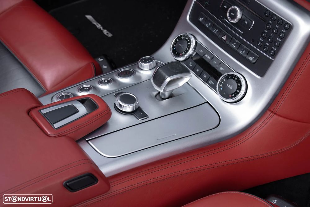 Mercedes-Benz SLS 63 AMG Roadster - 46