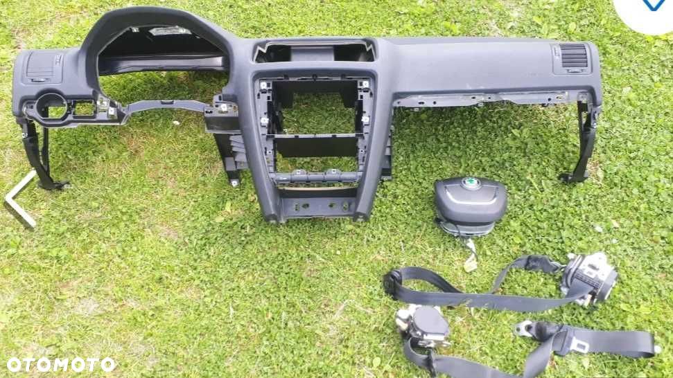 Skoda Octavia II lift deska rozdzielcza  poduszki pasy - 1