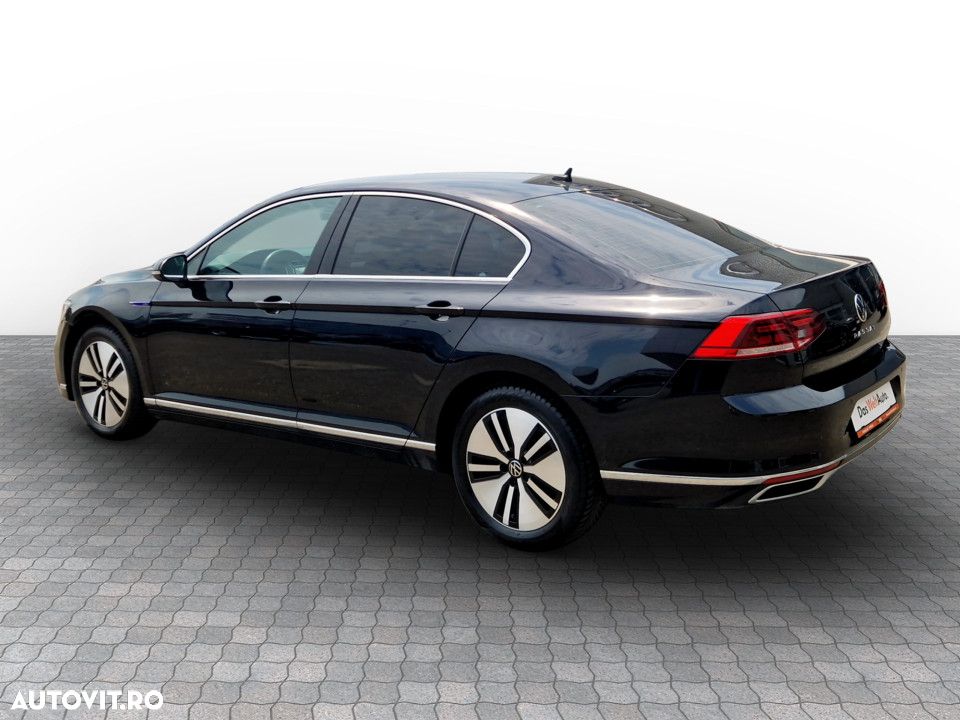 Volkswagen Passat - 4