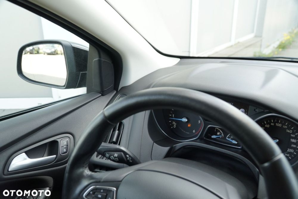 Ford Focus 1.5 EcoBlue Start-Stopp-System TITANIUM - 13