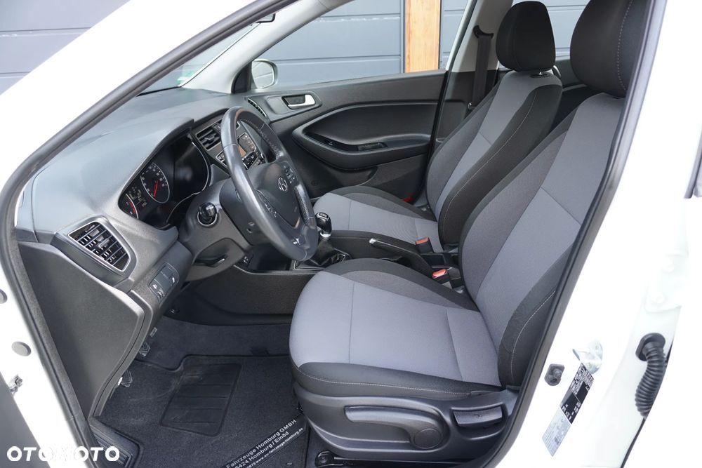 Hyundai i20 blue 1.2 Classic - 16