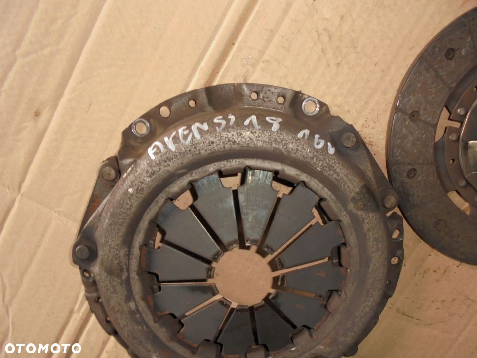 SPRZEGLO TARCZA DOCISK AVENSIS T22 1.8 16V - 3