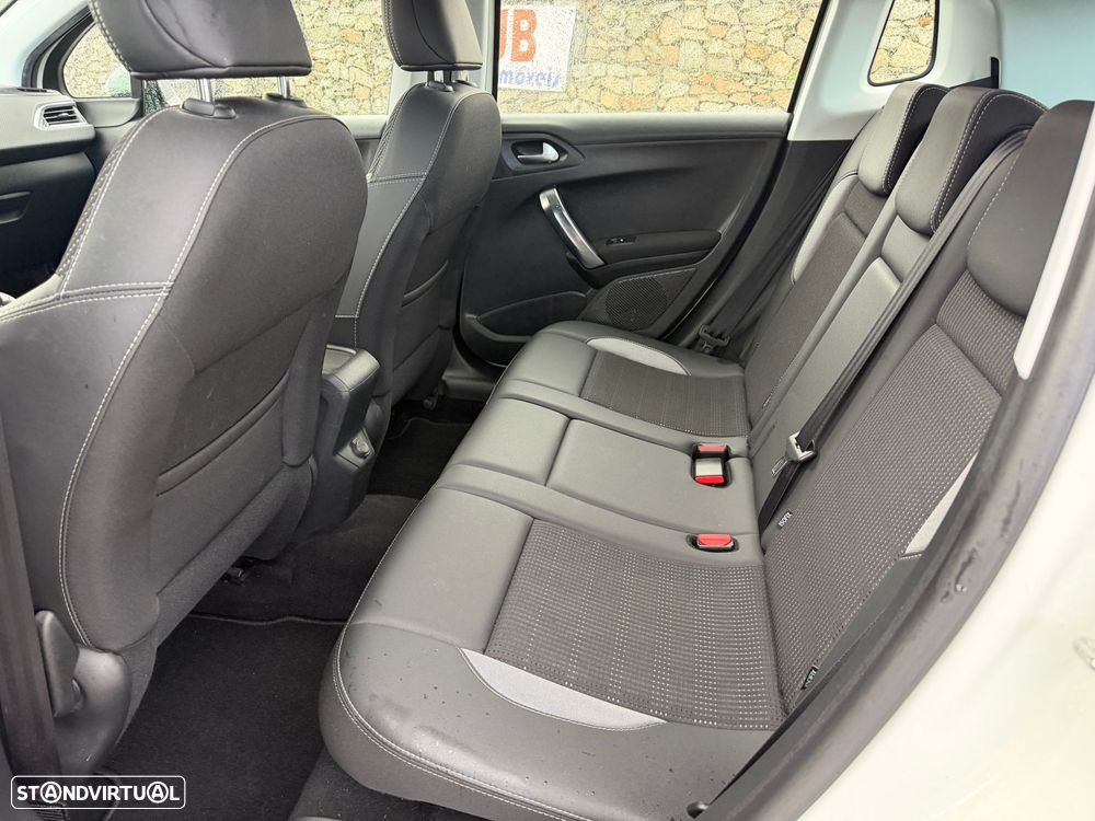 Peugeot 2008 1.2 PureTech Allure - 13