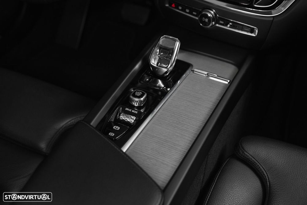 Volvo V60 2.0 B4 Momentum Geartronic - 26