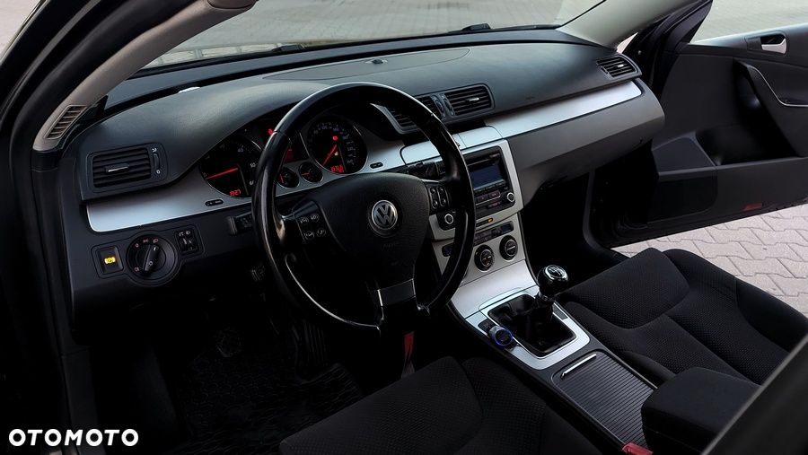 Volkswagen Passat 2.0 TDI Comfortline - 11