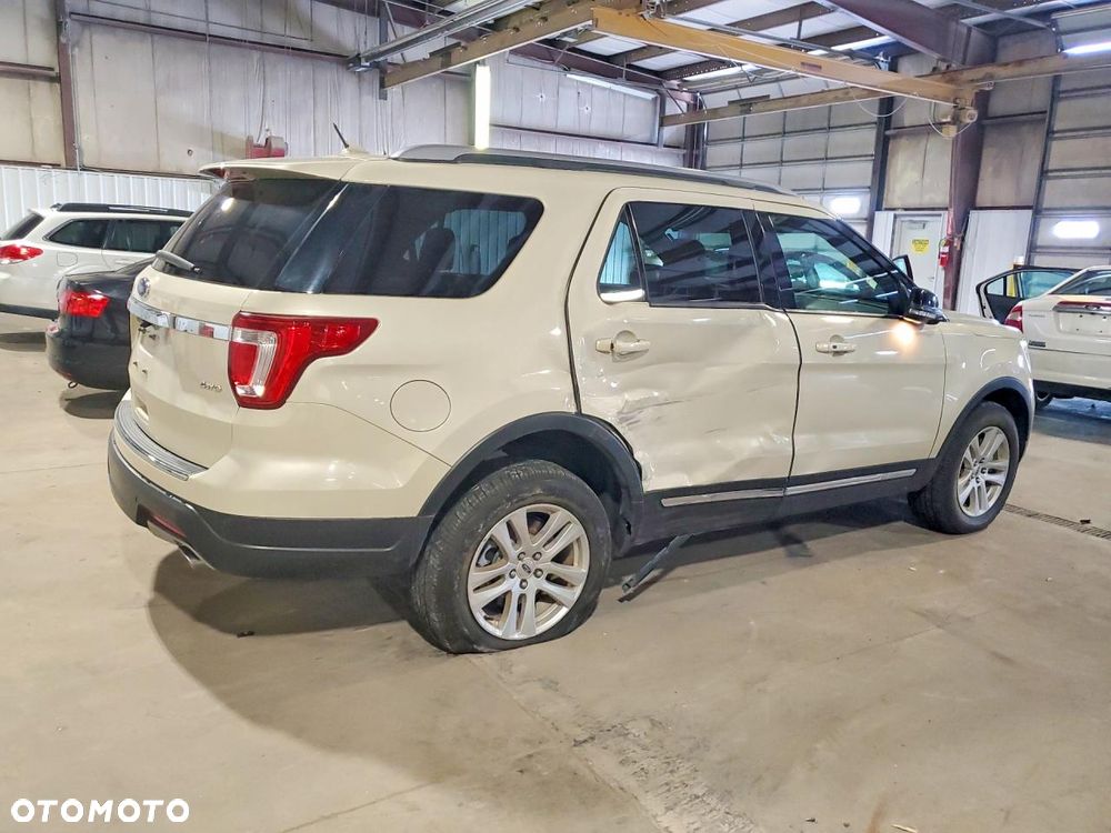 Ford Explorer - 4