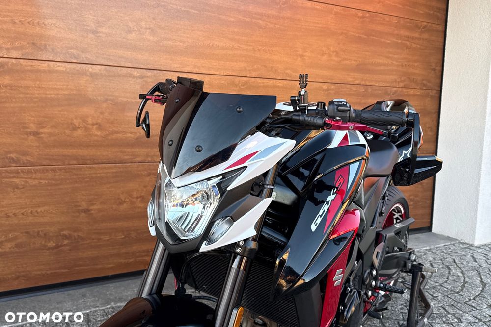 Suzuki GSX - 22