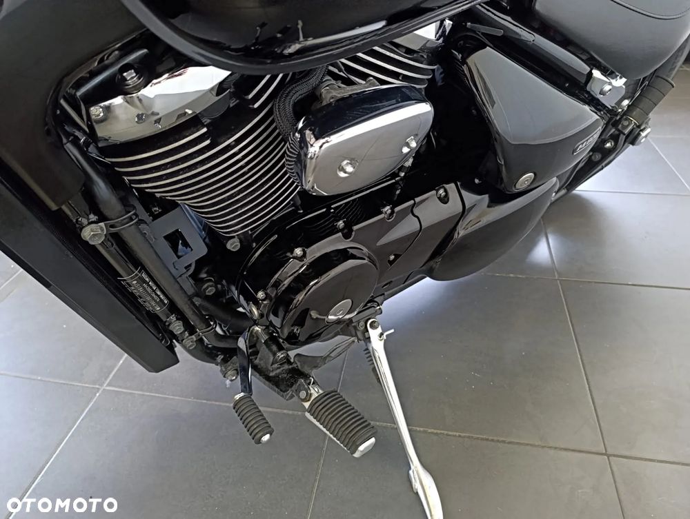 Suzuki Intruder - 8