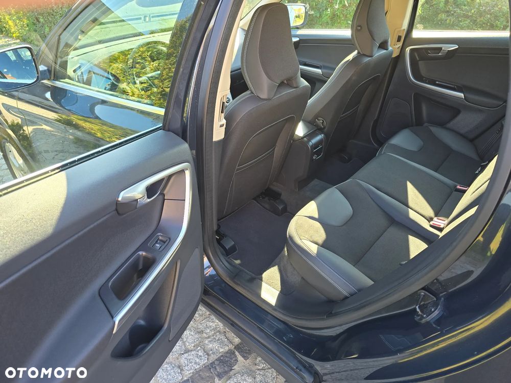Volvo XC 60 DRIVe Momentum - 11
