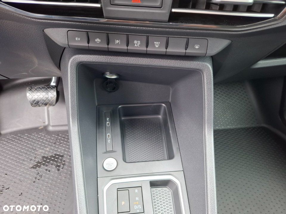 Ford Transit Connect - 17