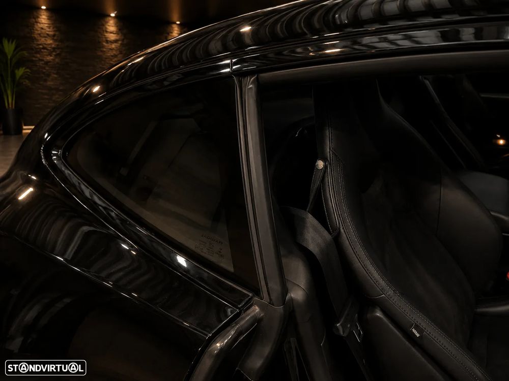 Jaguar F-Type 2.0 i4 R-Dynamic Black - 11